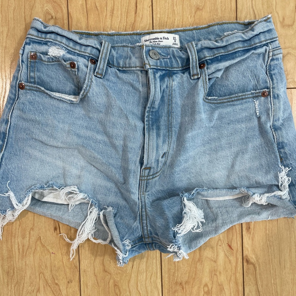 NWOT!! ABERCROMBIE THE MOM SHORTS! HIGH RISE! SIZE 4